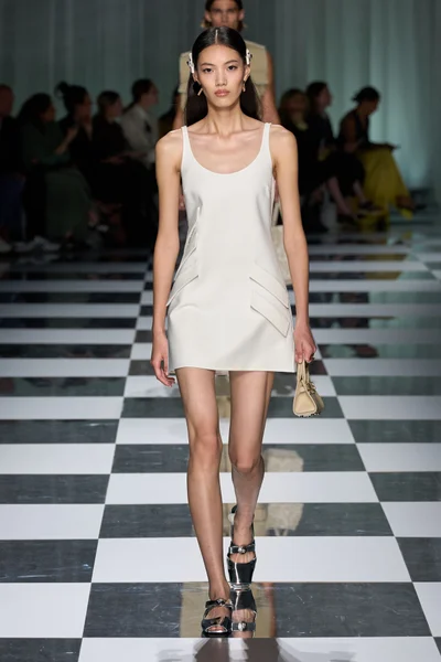 Look 8